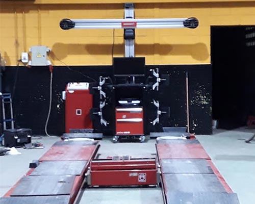 Máquina alineado neumáticos BestDrive Azuaga Máquina de alineado paralelo y equilibrado de neumáticos.