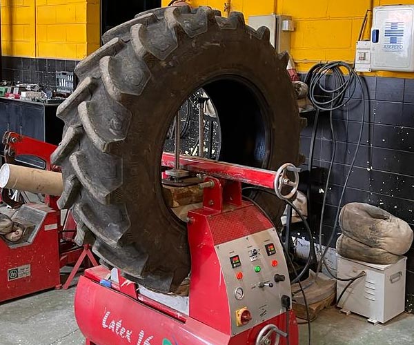 Imagen Servicio vulcanizado de neumático agrícola en Taller de BestDrive Azuaga